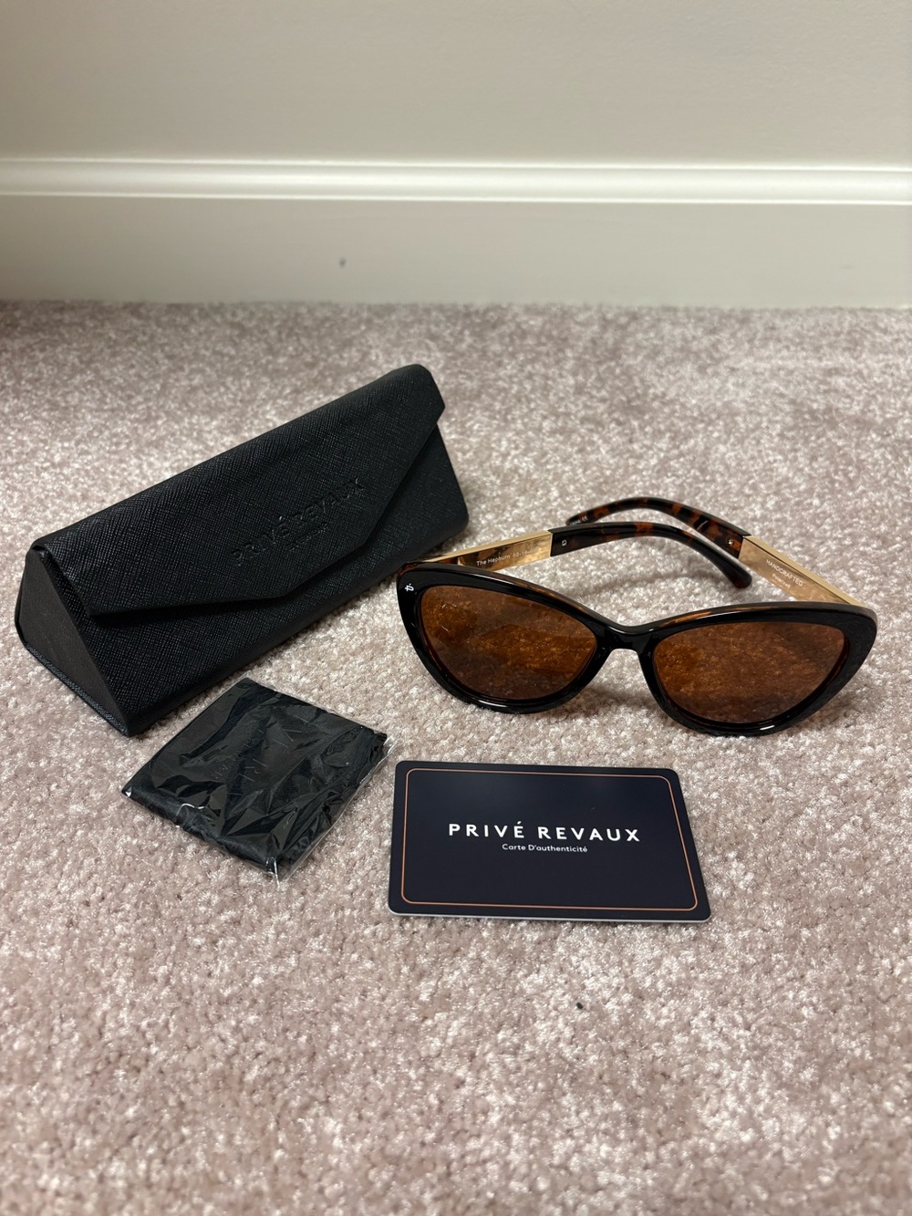 Privé Revaux Women’s Tortoiseshell Cat Eye Sunglasses “The Hepburn” style, EUC